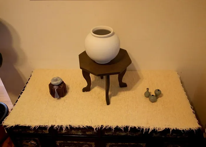Апартаменты Korean Traditional Terrace House Paradise Shopping Center