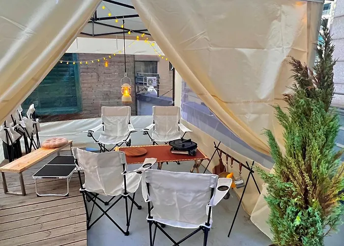 Апартаменты Korean Traditional Terrace House Paradise Shopping Center